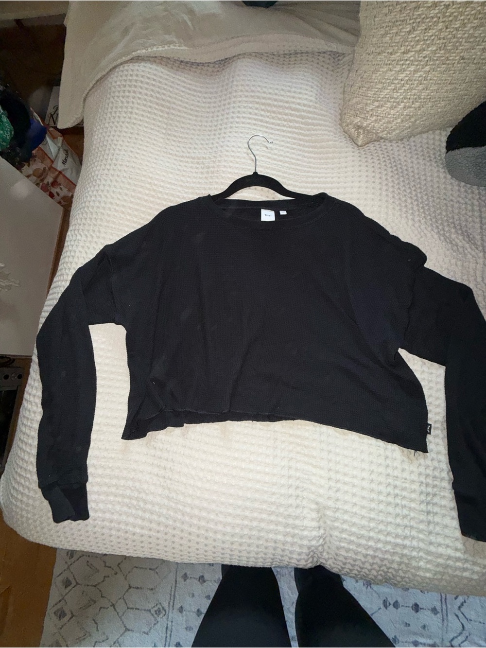 Black Cropped Long-Sleeve Top -